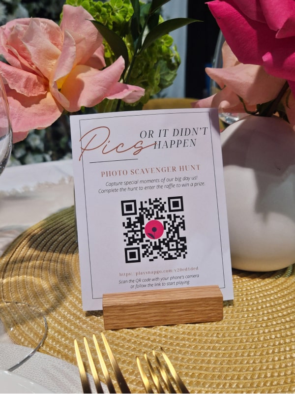 Center piece with QR code