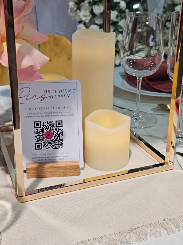 Center piece with QR code